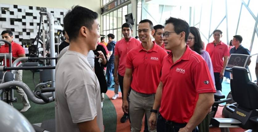 Desmond Choo visiting SAFRA Jurong EnergyOne Gym