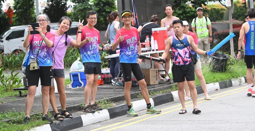 Supporters at the Sub-4 Marathon